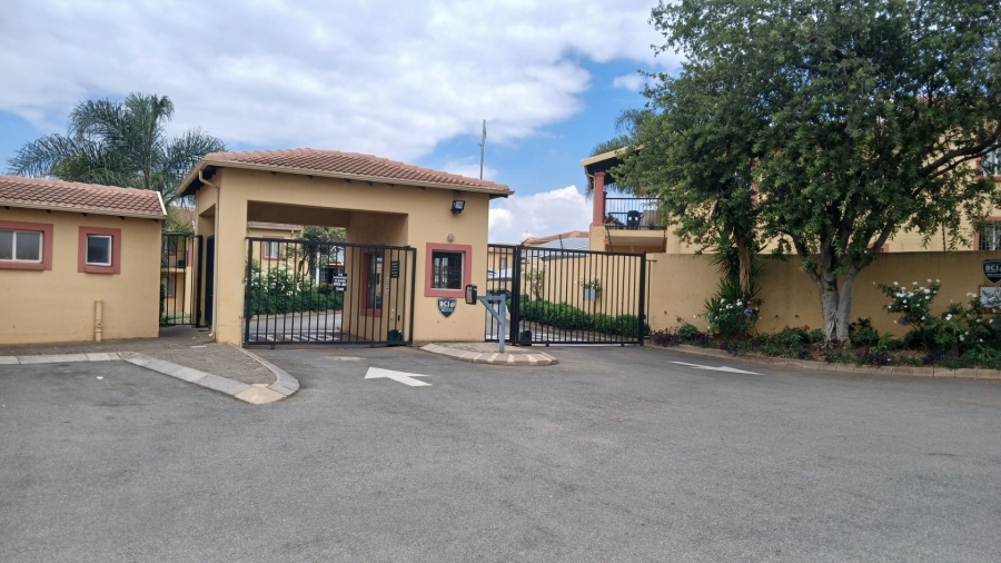 To Let 2 Bedroom Property for Rent in Sundowner Gauteng