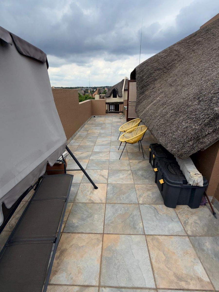 2 Bedroom Property for Sale in Pineslopes Gauteng