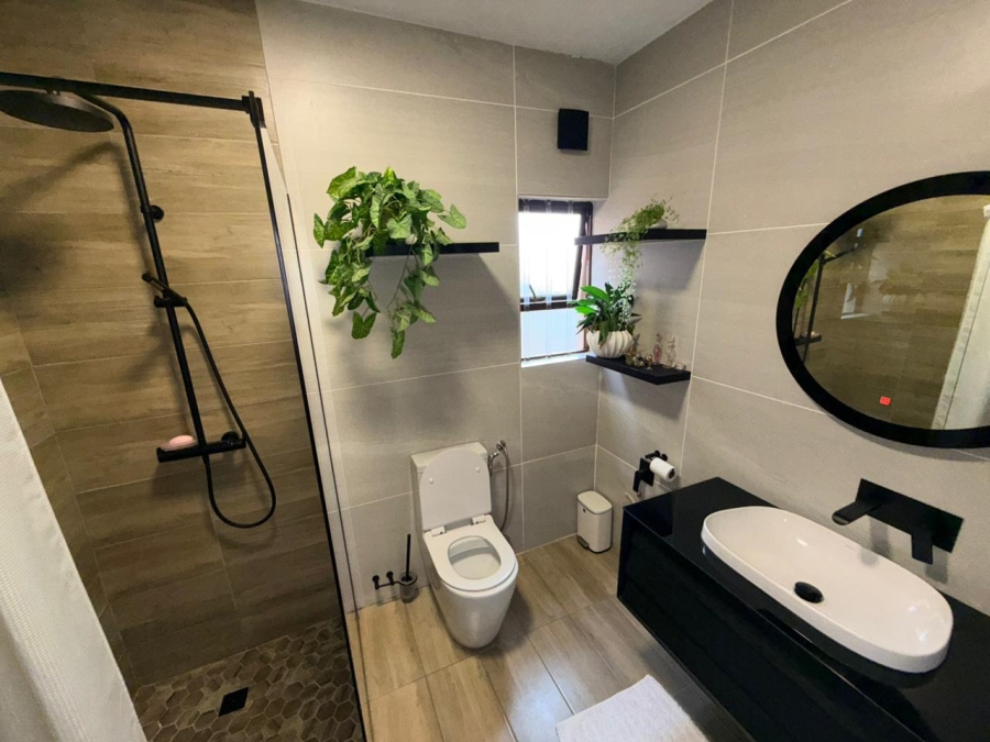 2 Bedroom Property for Sale in Pineslopes Gauteng