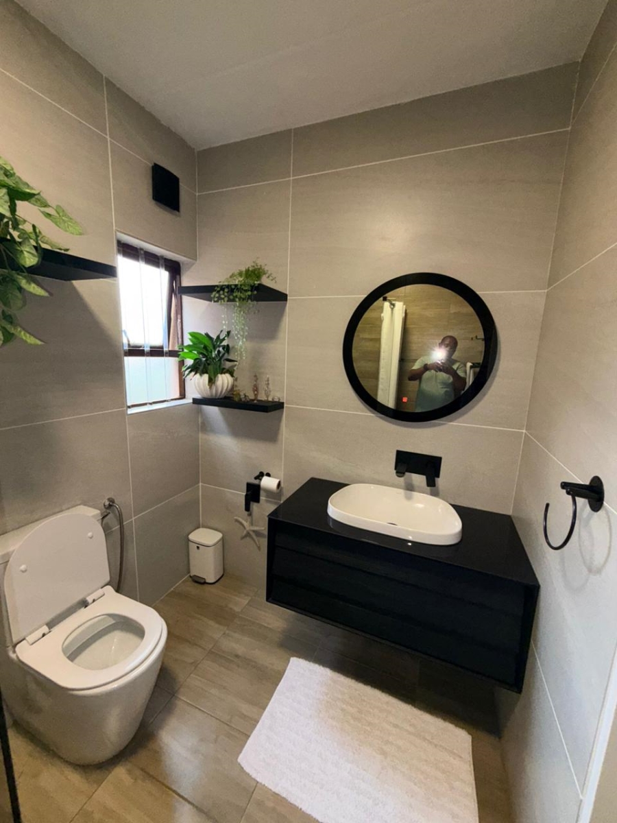 2 Bedroom Property for Sale in Pineslopes Gauteng