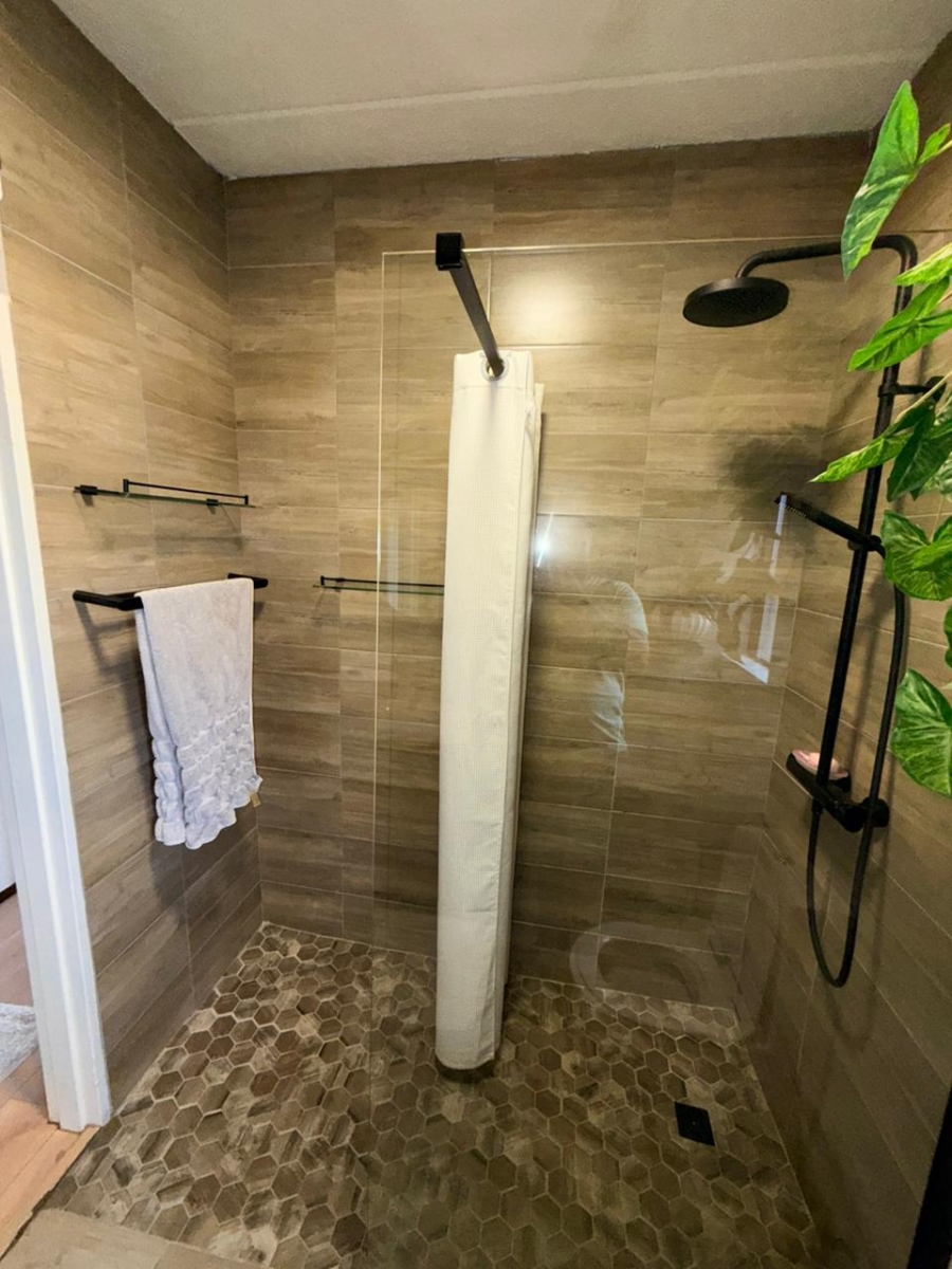 2 Bedroom Property for Sale in Pineslopes Gauteng