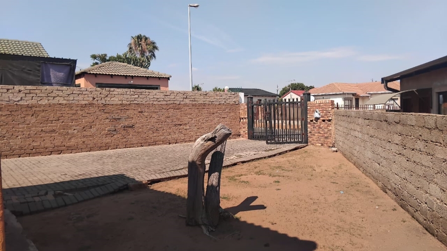 2 Bedroom Property for Sale in Mabopane Unit S Gauteng