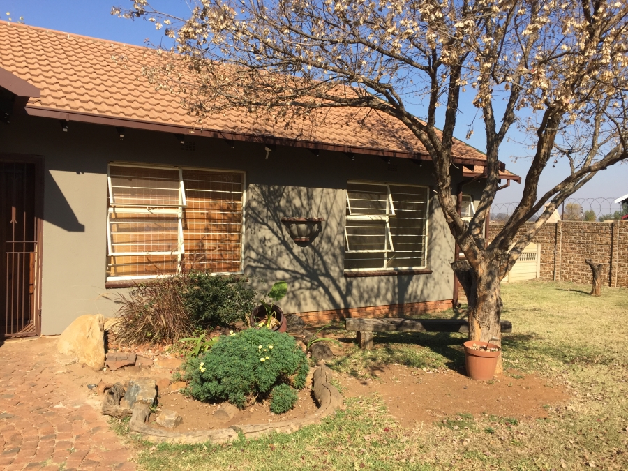 To Let 3 Bedroom Property for Rent in Elspark Gauteng