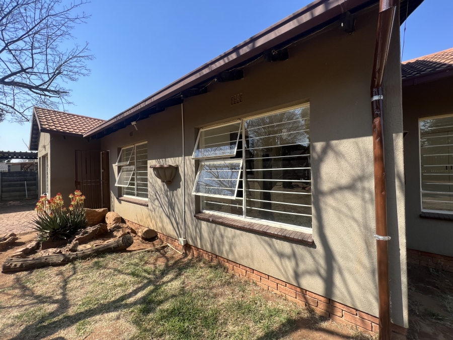 To Let 3 Bedroom Property for Rent in Elspark Gauteng