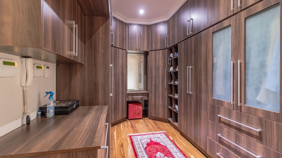 4 Bedroom Property for Sale in Klippoortjie Gauteng