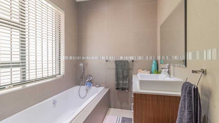 4 Bedroom Property for Sale in Klippoortjie Gauteng