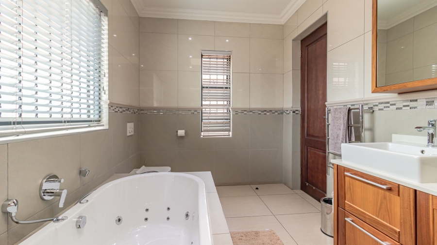 4 Bedroom Property for Sale in Klippoortjie Gauteng