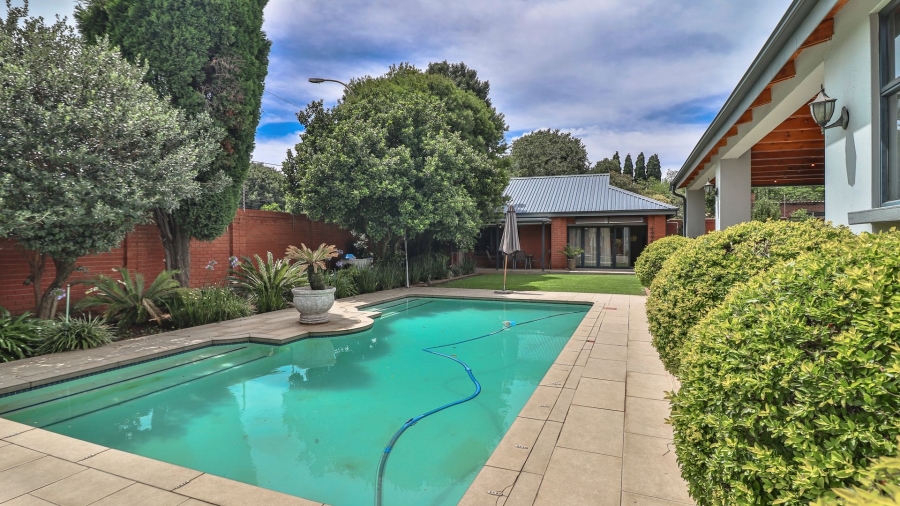 4 Bedroom Property for Sale in Klippoortjie Gauteng