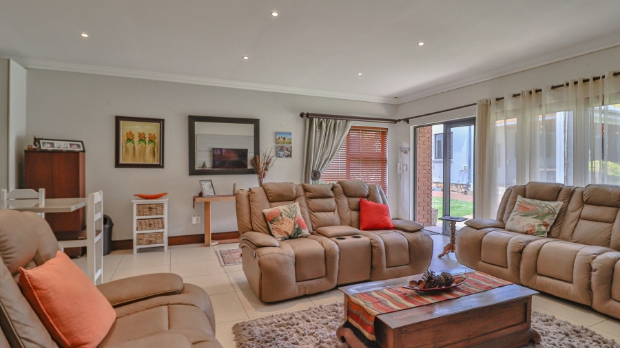 4 Bedroom Property for Sale in Klippoortjie Gauteng