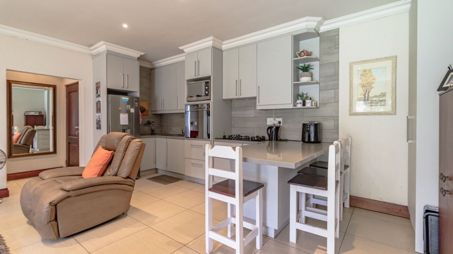 4 Bedroom Property for Sale in Klippoortjie Gauteng