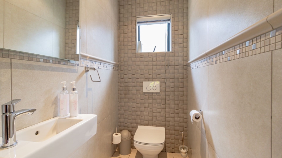 4 Bedroom Property for Sale in Klippoortjie Gauteng