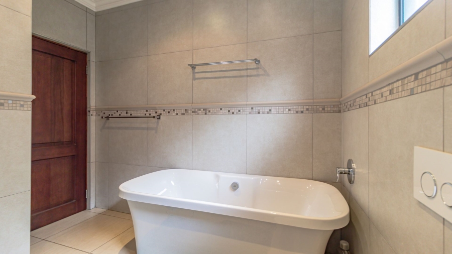 4 Bedroom Property for Sale in Klippoortjie Gauteng