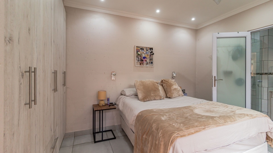 4 Bedroom Property for Sale in Klippoortjie Gauteng