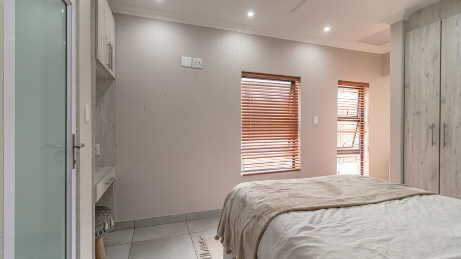 4 Bedroom Property for Sale in Klippoortjie Gauteng