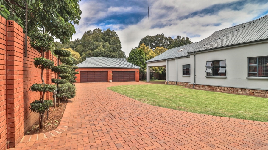 4 Bedroom Property for Sale in Klippoortjie Gauteng