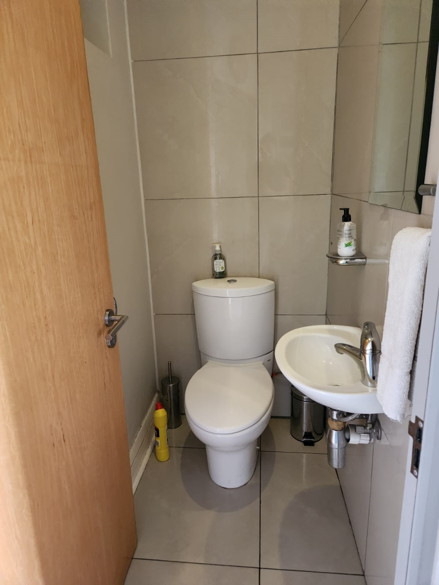 To Let 1 Bedroom Property for Rent in Sandown Gauteng