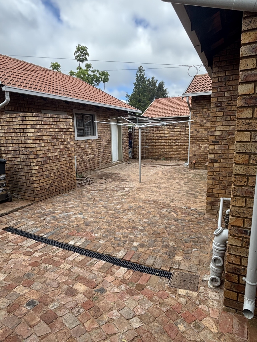 3 Bedroom Property for Sale in Faerie Glen Gauteng