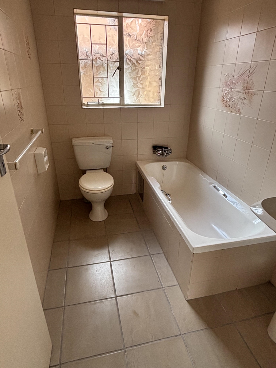 3 Bedroom Property for Sale in Faerie Glen Gauteng