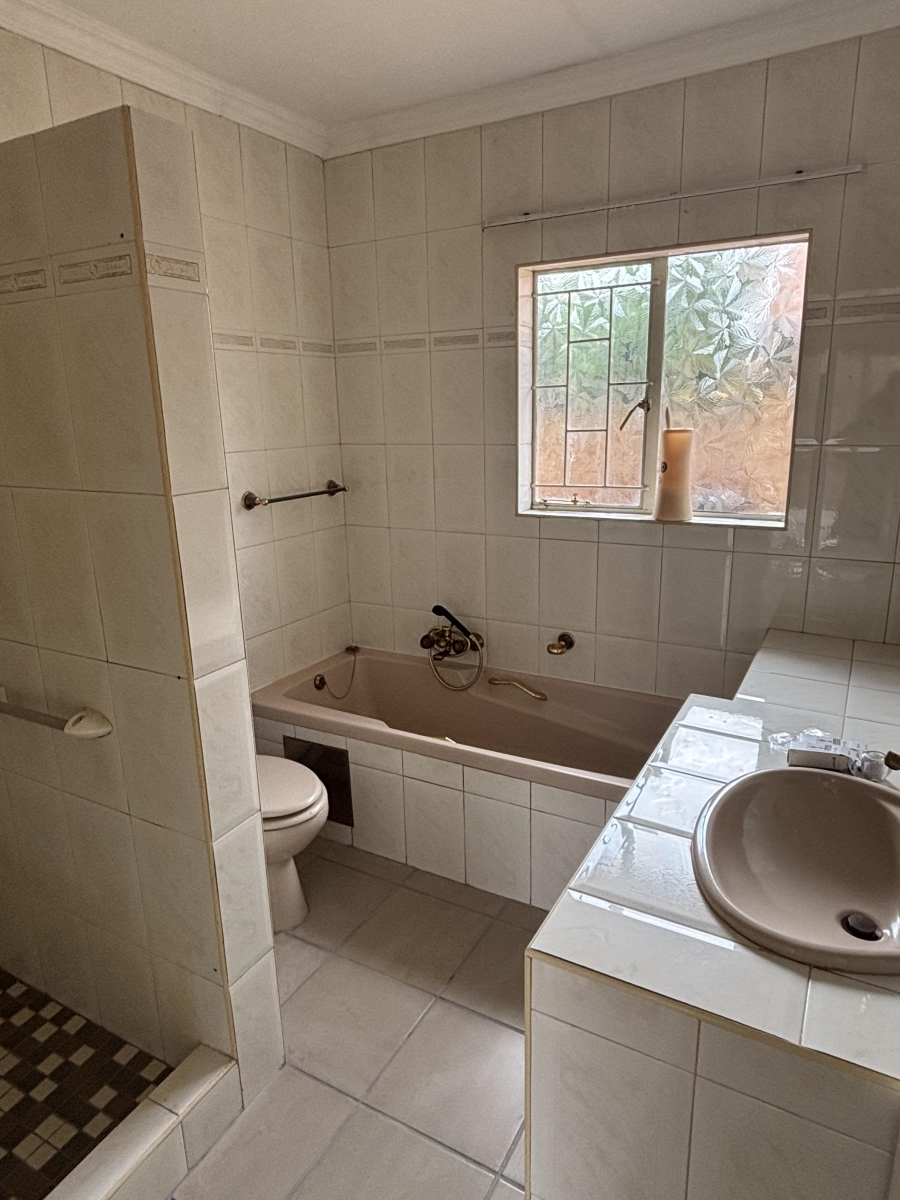 3 Bedroom Property for Sale in Faerie Glen Gauteng