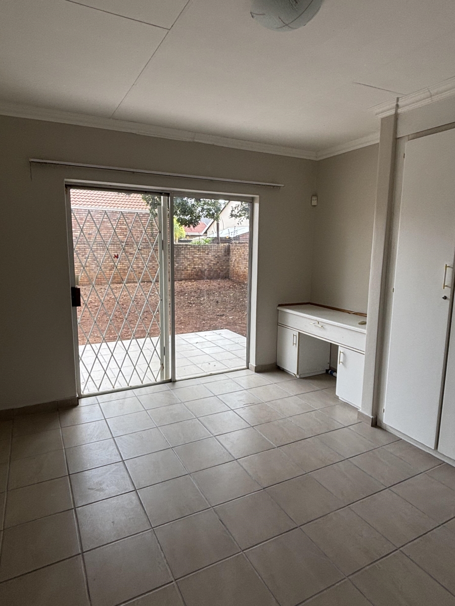 3 Bedroom Property for Sale in Faerie Glen Gauteng