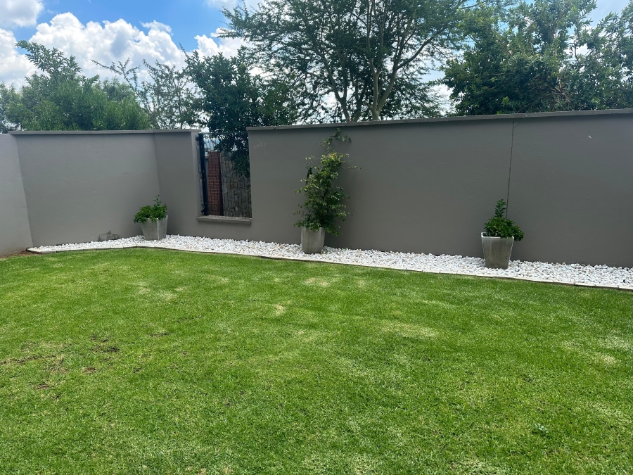 To Let 3 Bedroom Property for Rent in Waterfall Gauteng