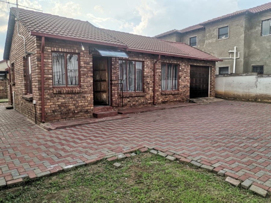 To Let 2 Bedroom Property for Rent in Danville Gauteng