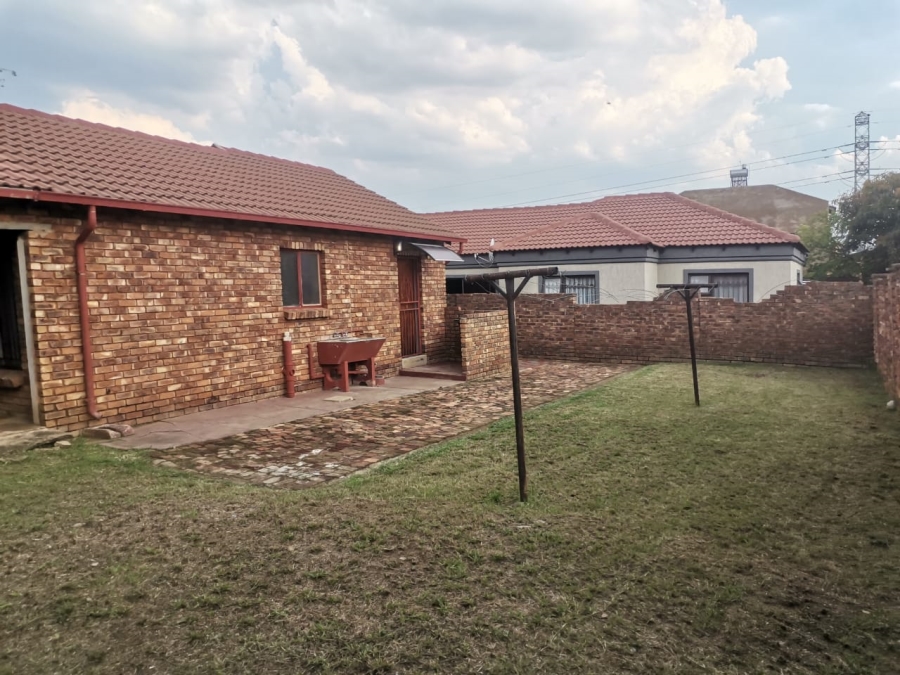 To Let 2 Bedroom Property for Rent in Danville Gauteng