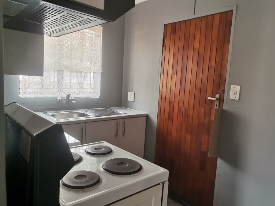 To Let 2 Bedroom Property for Rent in Danville Gauteng