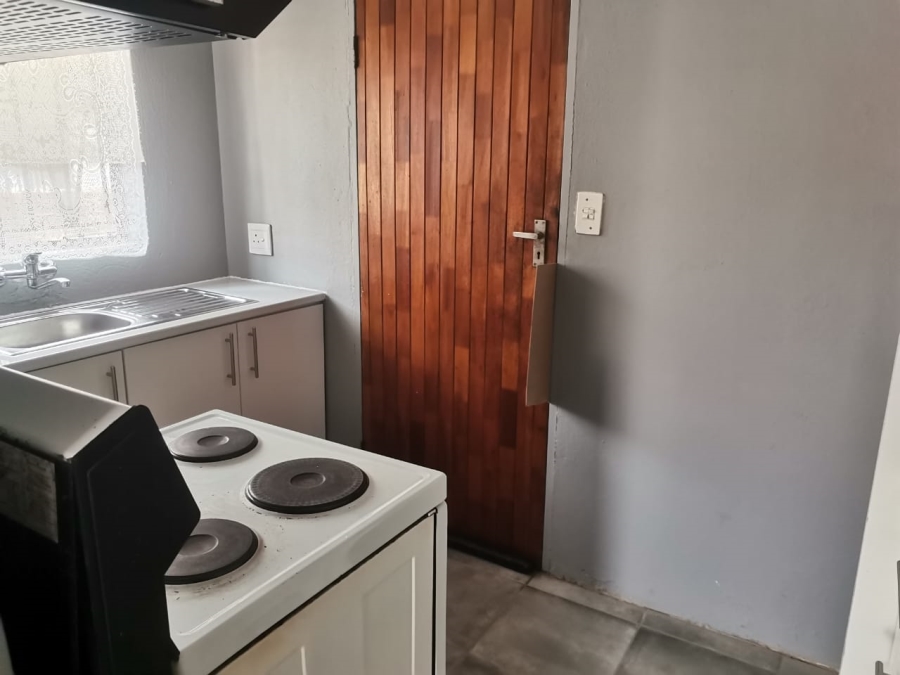 To Let 2 Bedroom Property for Rent in Danville Gauteng