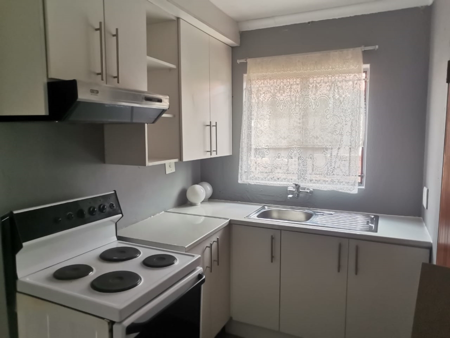 To Let 2 Bedroom Property for Rent in Danville Gauteng