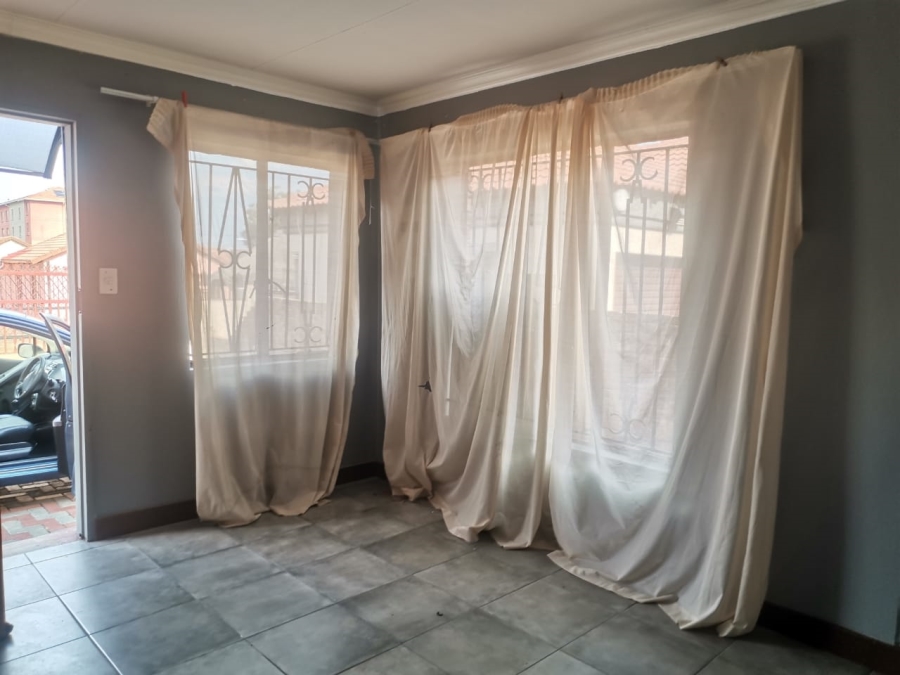 To Let 2 Bedroom Property for Rent in Danville Gauteng