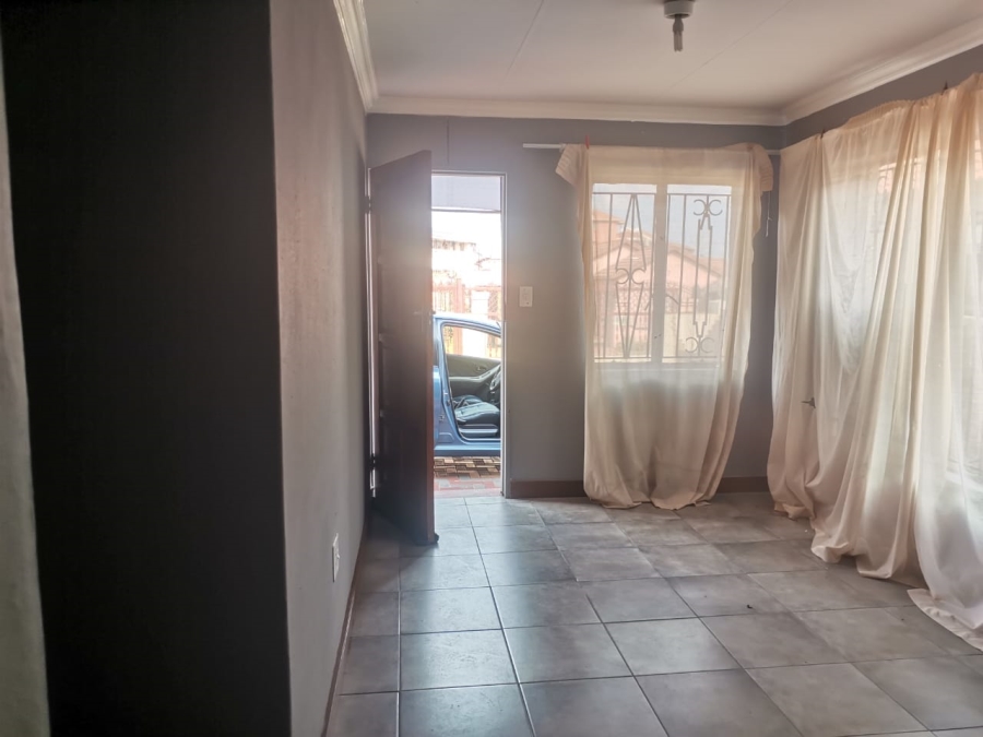 To Let 2 Bedroom Property for Rent in Danville Gauteng