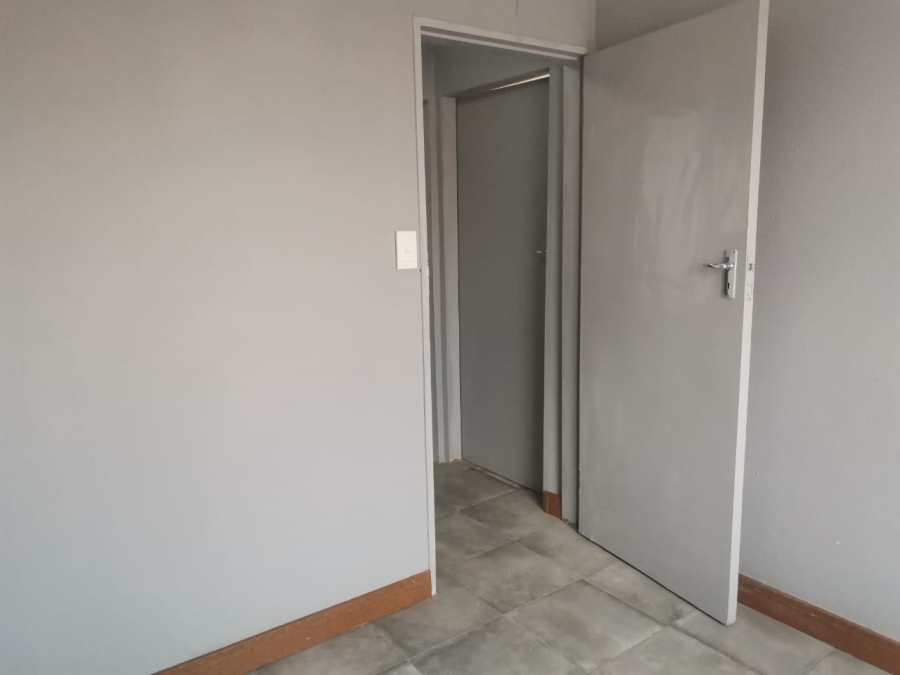 To Let 2 Bedroom Property for Rent in Danville Gauteng