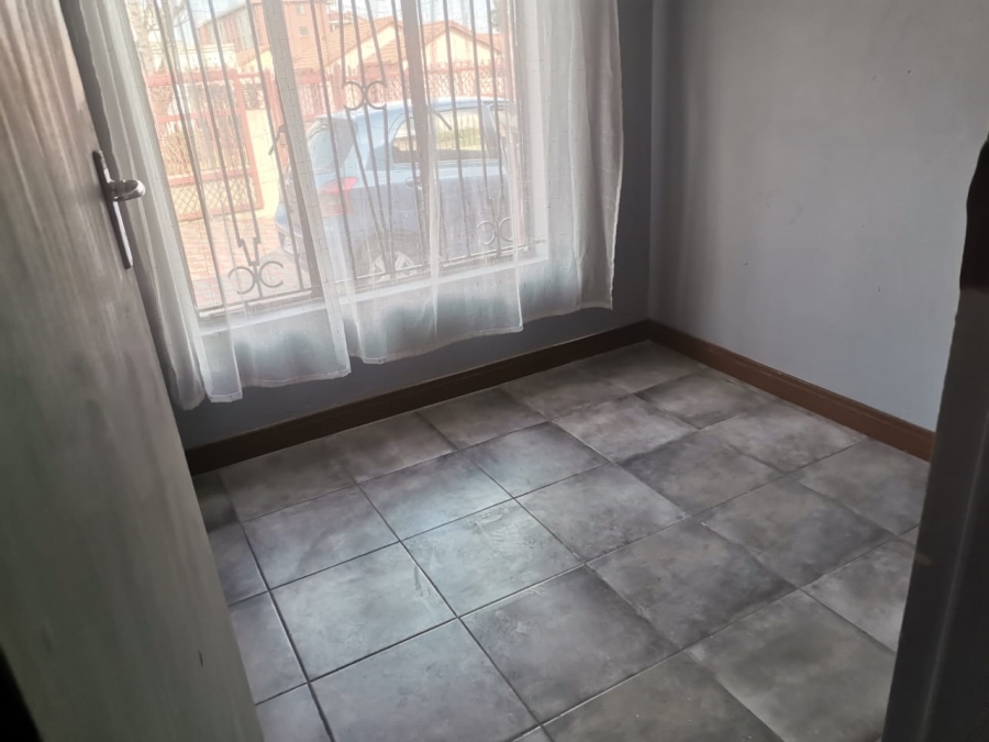 To Let 2 Bedroom Property for Rent in Danville Gauteng