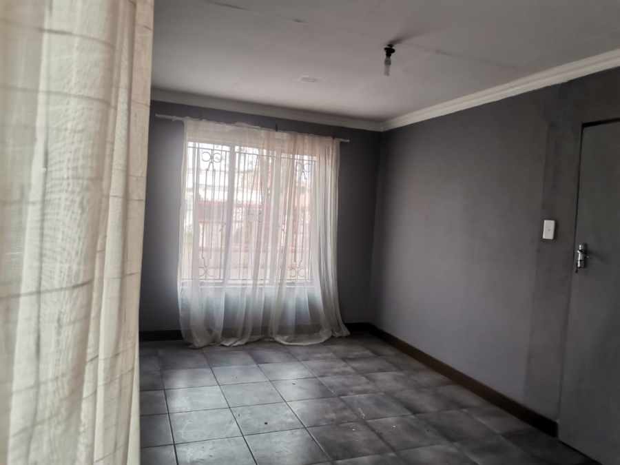 To Let 2 Bedroom Property for Rent in Danville Gauteng