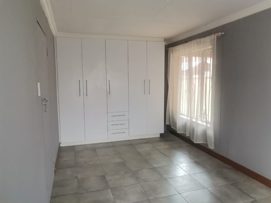 To Let 2 Bedroom Property for Rent in Danville Gauteng