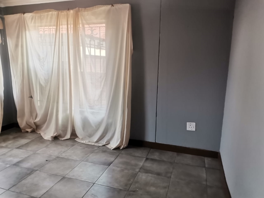 To Let 2 Bedroom Property for Rent in Danville Gauteng