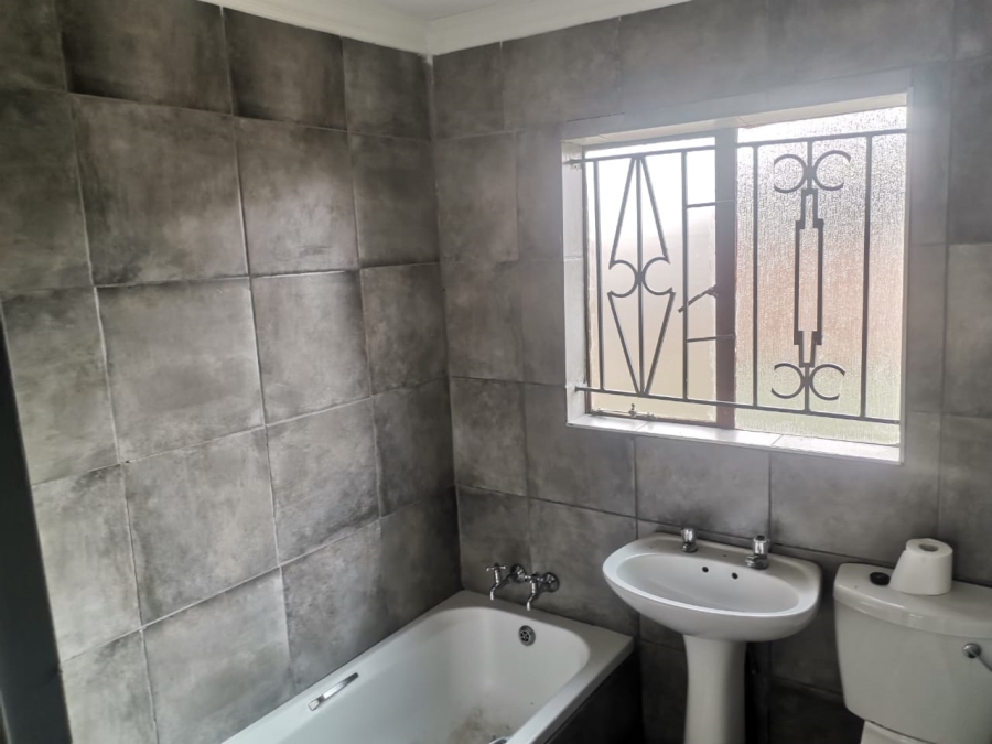 To Let 2 Bedroom Property for Rent in Danville Gauteng