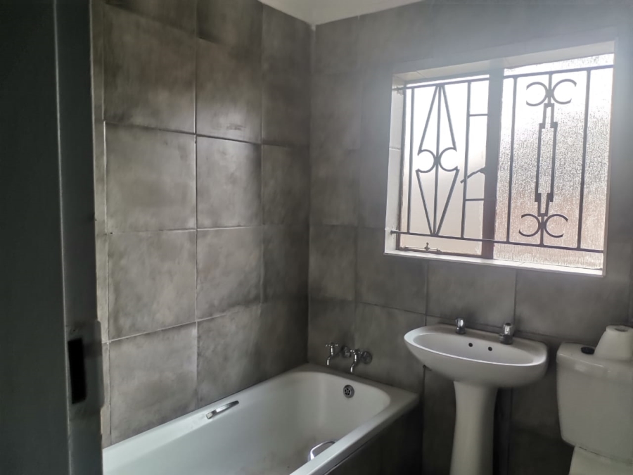 To Let 2 Bedroom Property for Rent in Danville Gauteng
