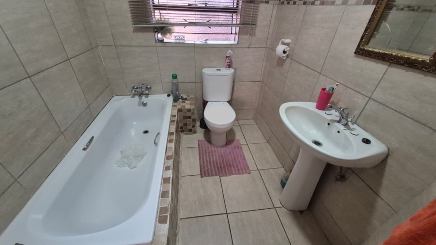 3 Bedroom Property for Sale in Daveyton Gauteng