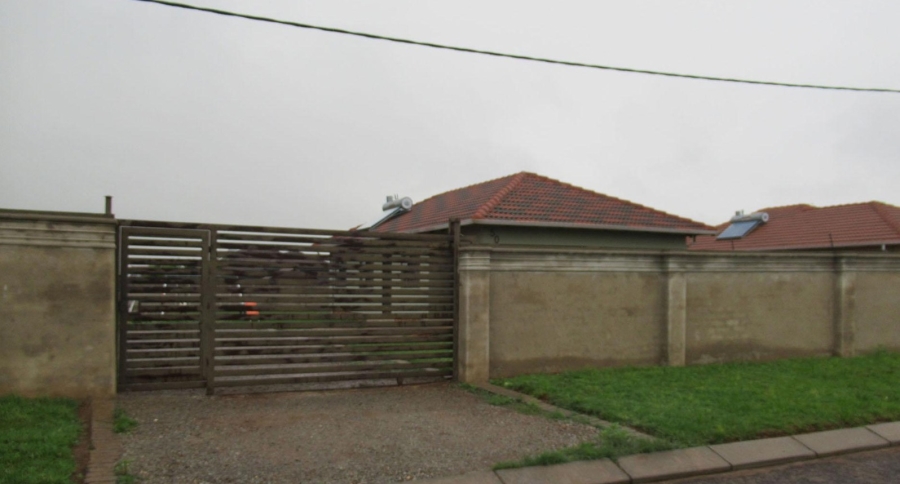 3 Bedroom Property for Sale in Azaadville Gauteng