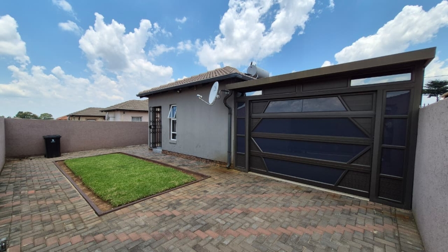 3 Bedroom Property for Sale in Crystal Park Gauteng