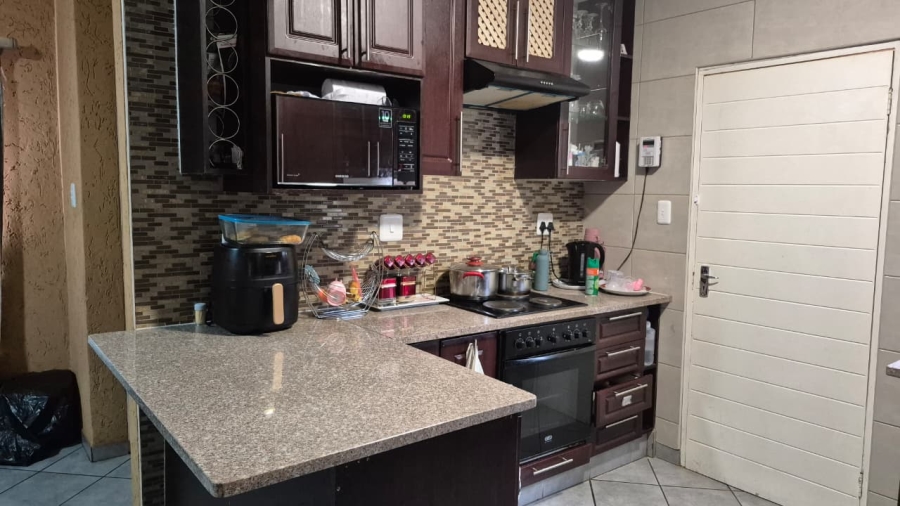 3 Bedroom Property for Sale in Crystal Park Gauteng
