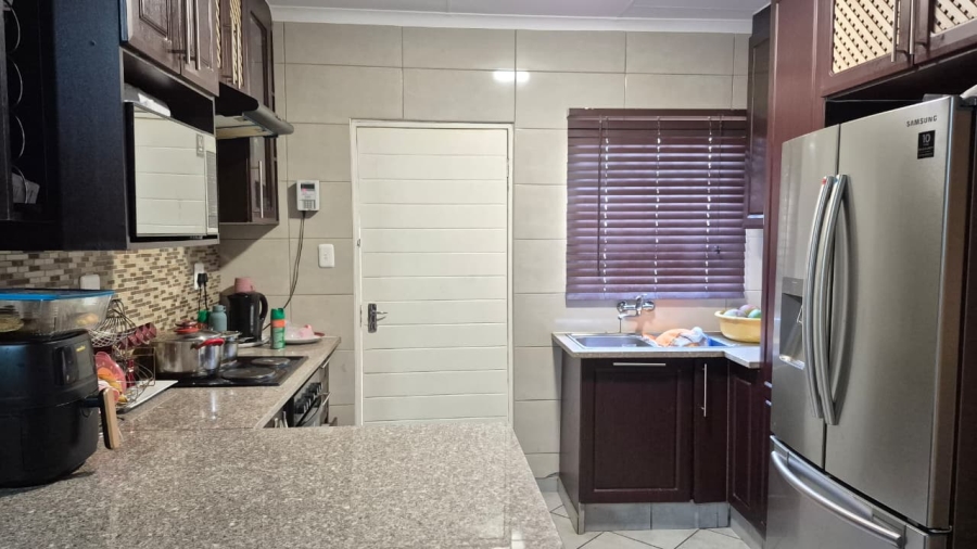 3 Bedroom Property for Sale in Crystal Park Gauteng