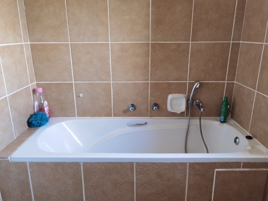 2 Bedroom Property for Sale in Annlin-wes Gauteng