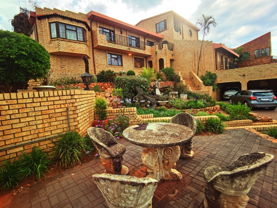 5 Bedroom Property for Sale in Magalieskruin Gauteng