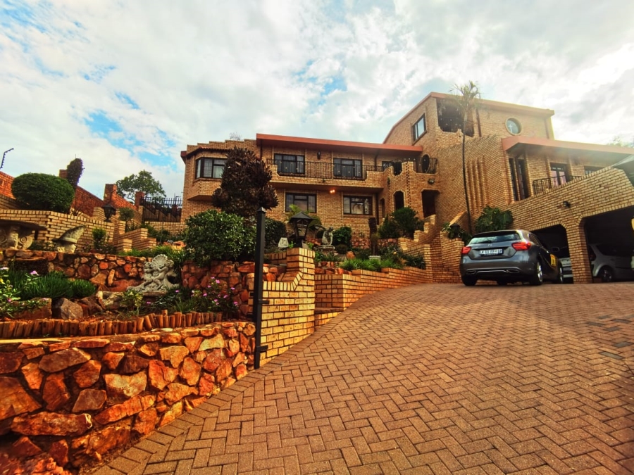 5 Bedroom Property for Sale in Magalieskruin Gauteng