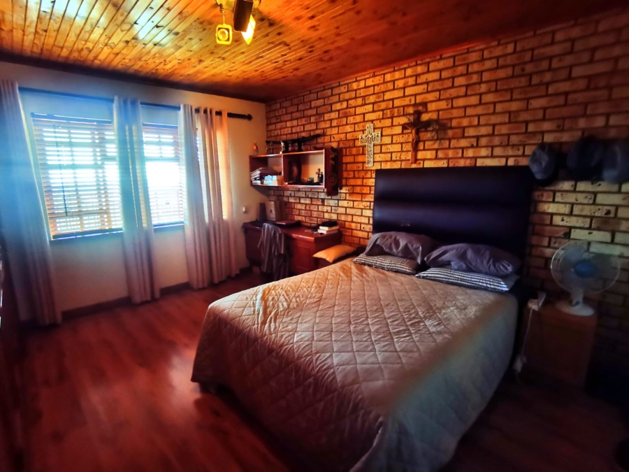 5 Bedroom Property for Sale in Magalieskruin Gauteng