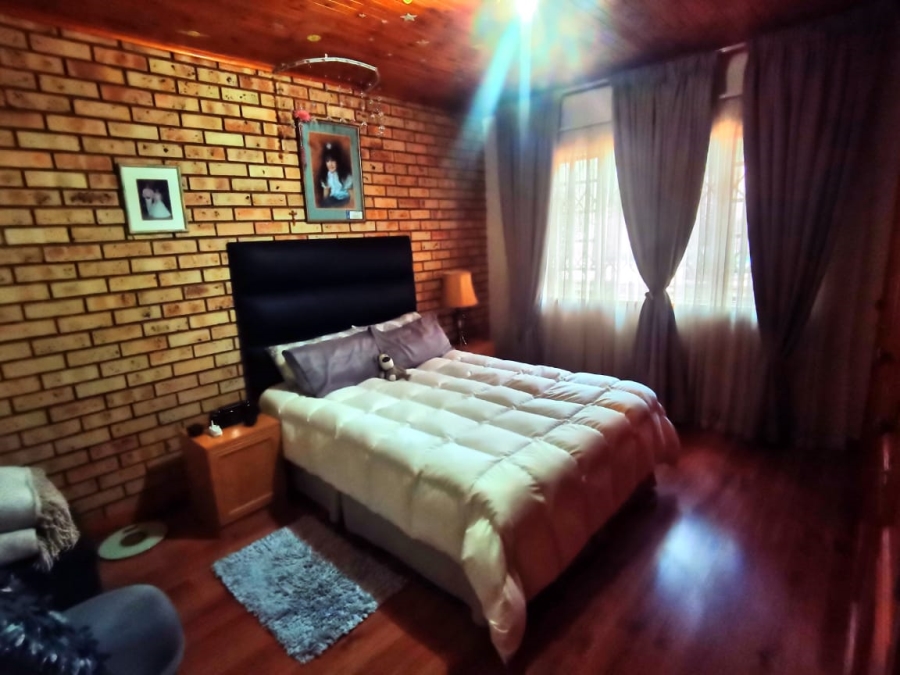 5 Bedroom Property for Sale in Magalieskruin Gauteng