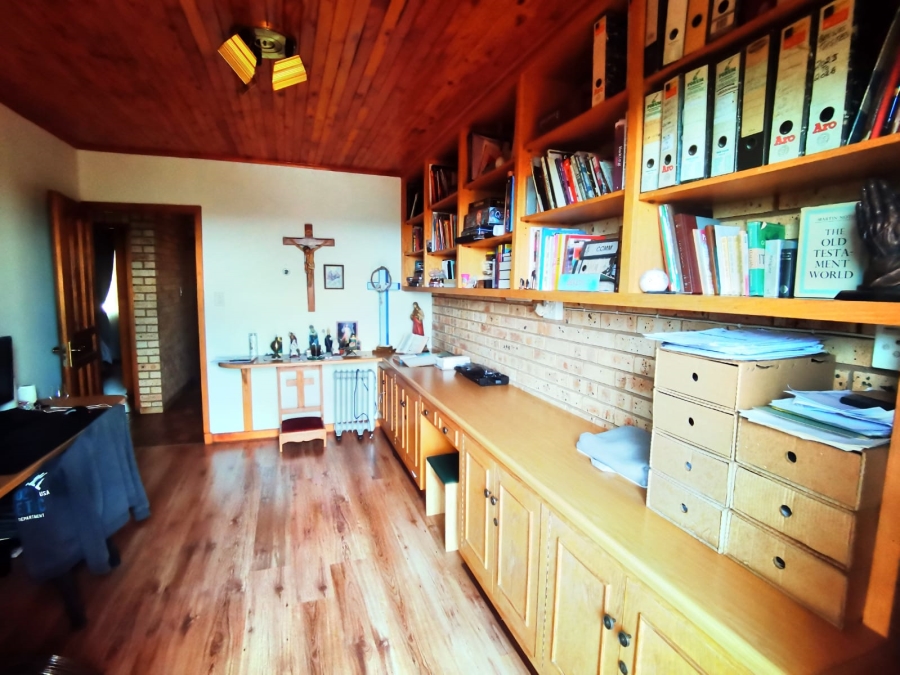 5 Bedroom Property for Sale in Magalieskruin Gauteng